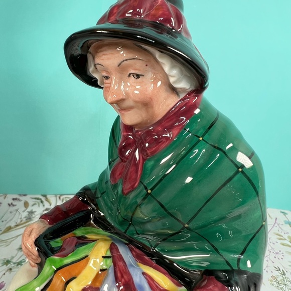 Royal Doulton ''Silk and Ribbons”Signed By Leslie H, Figurine HN2017 England 6”H - Picture 11 of 16